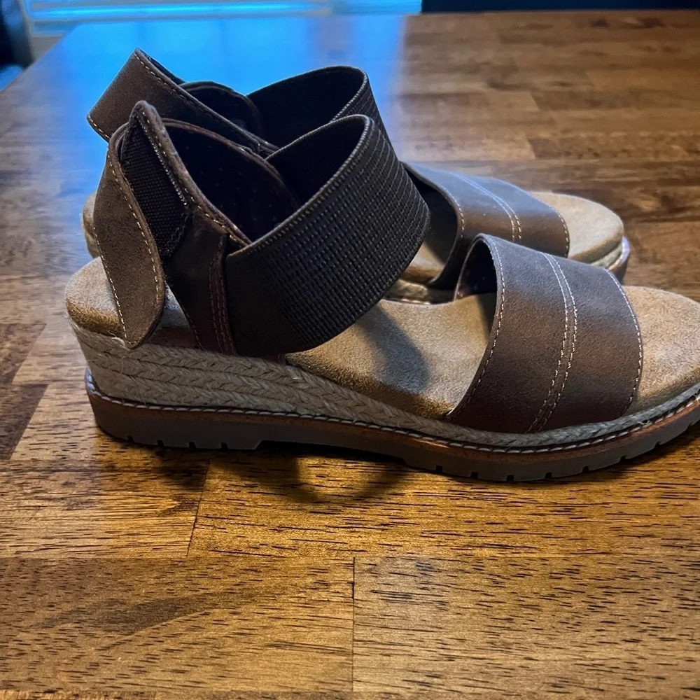 Women’s Brown Sandals Skechers